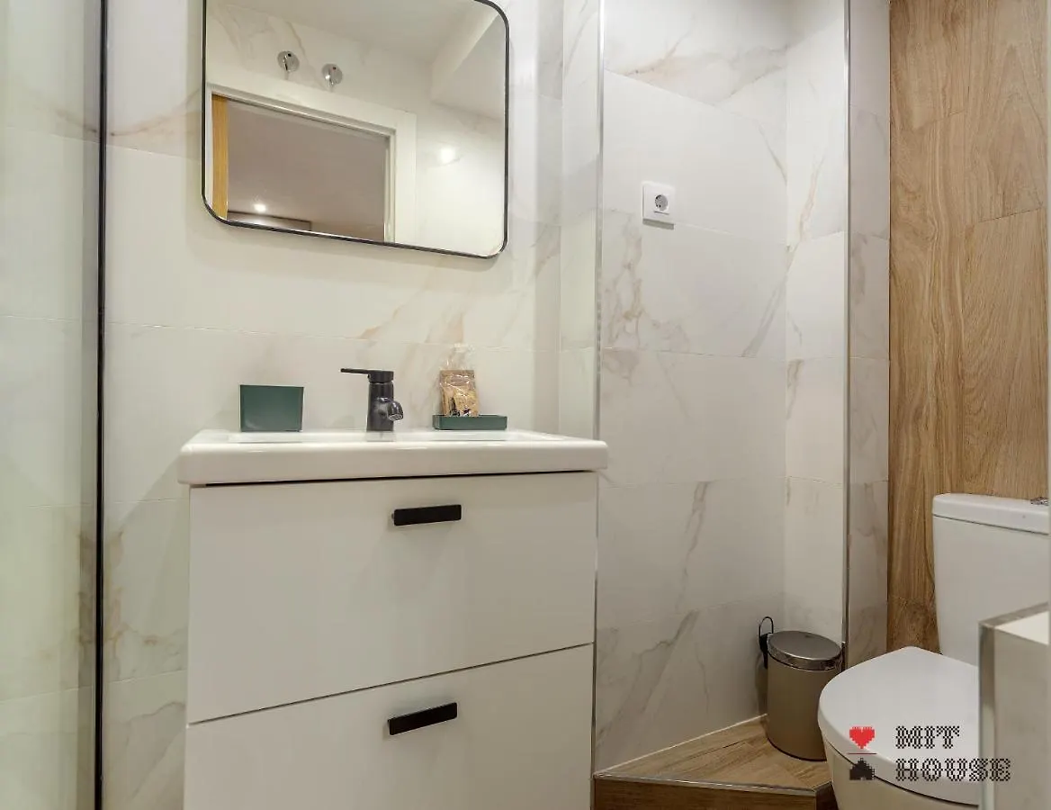 Mit House Puerta De America IV En Madrid Spain