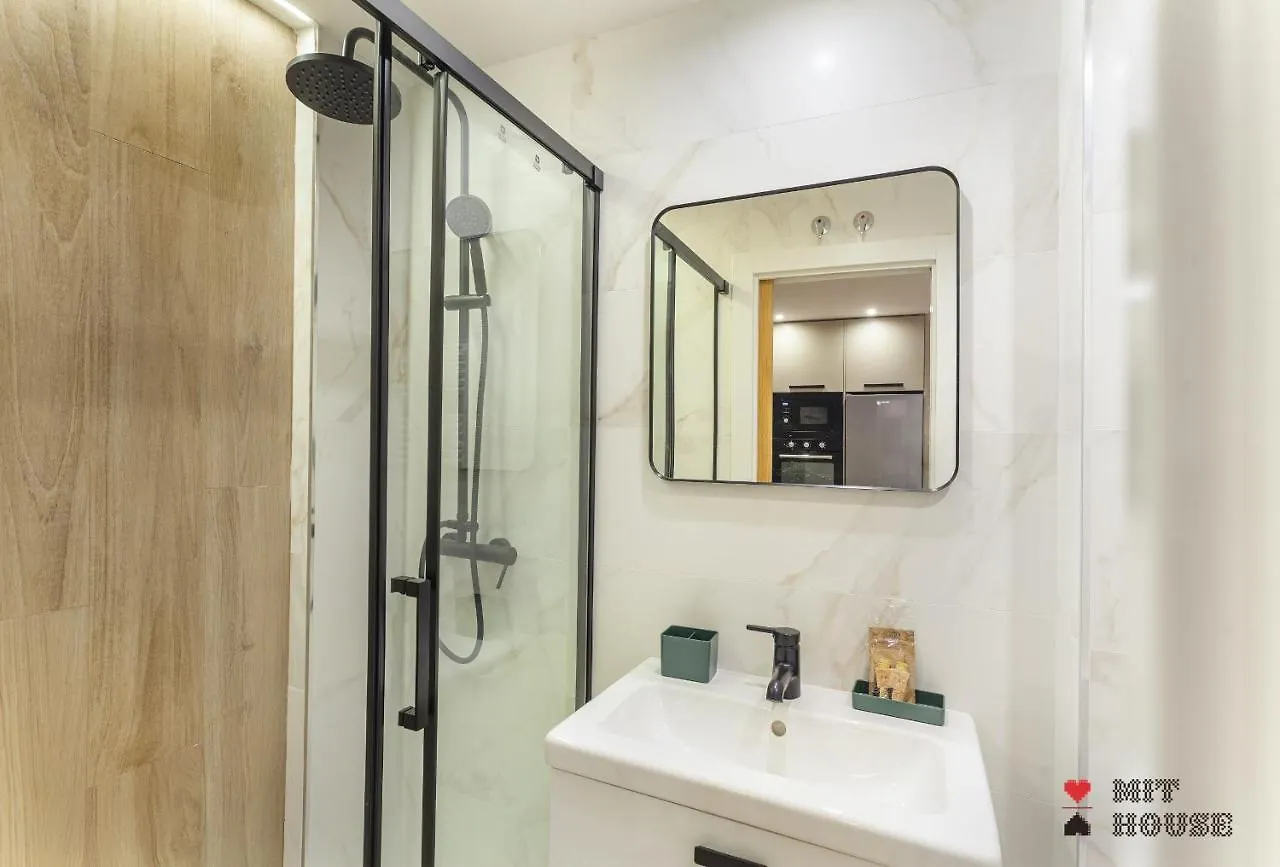 Mit House Puerta De America IV En Madrid Apartment