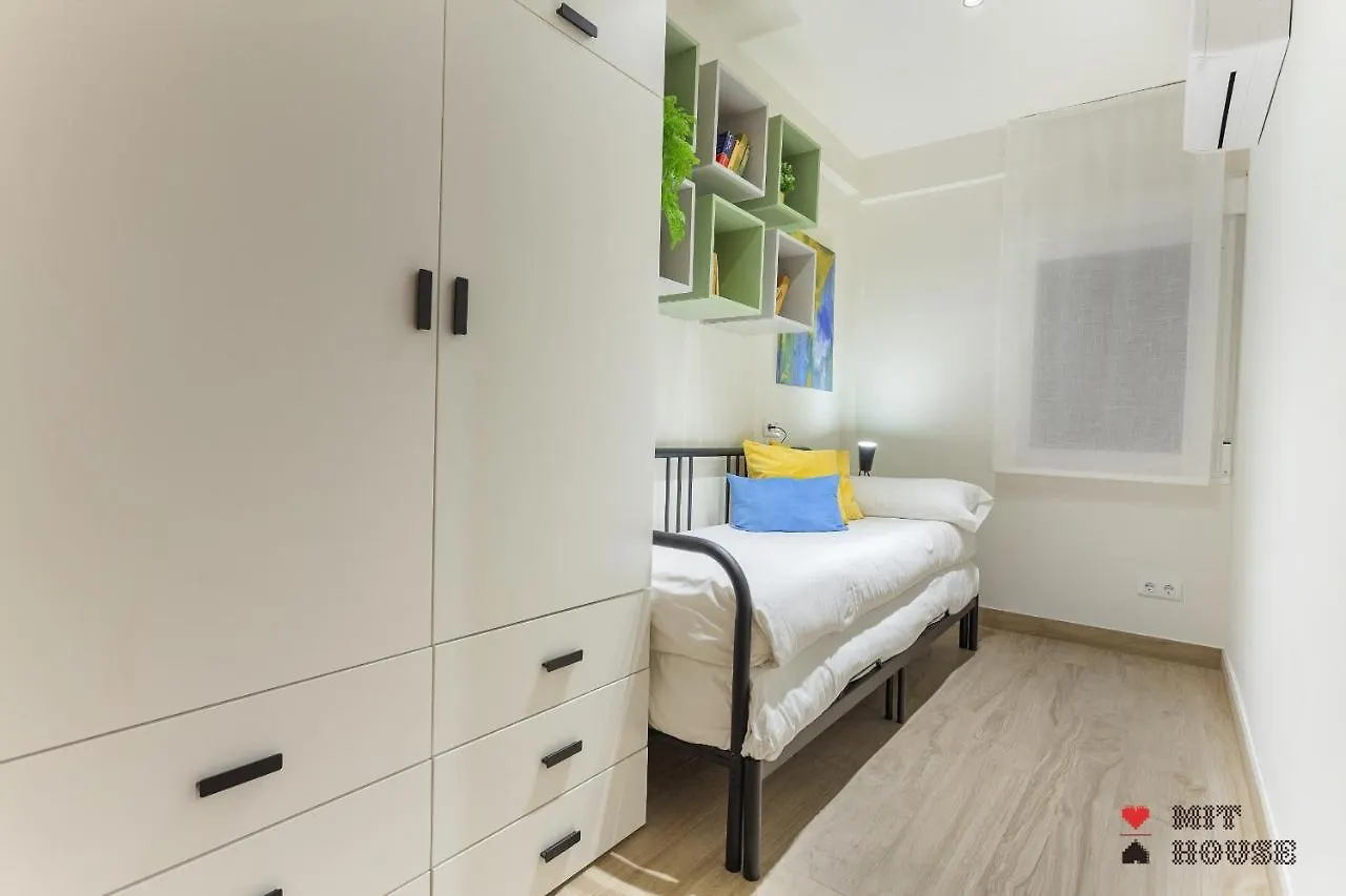 Mit House Puerta De America IV En Madrid 0*,