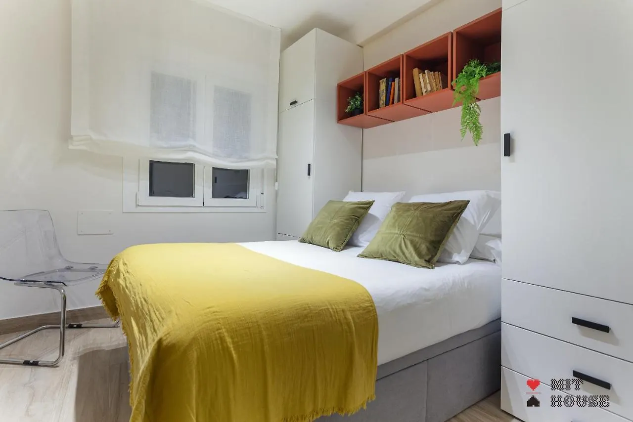 Mit House Puerta De America IV En Madrid Spain